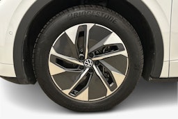 valkoinen Volkswagen ID.4 2024 kuva 11.