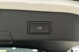 valkoinen Volkswagen ID.4 2024 kuva 16.