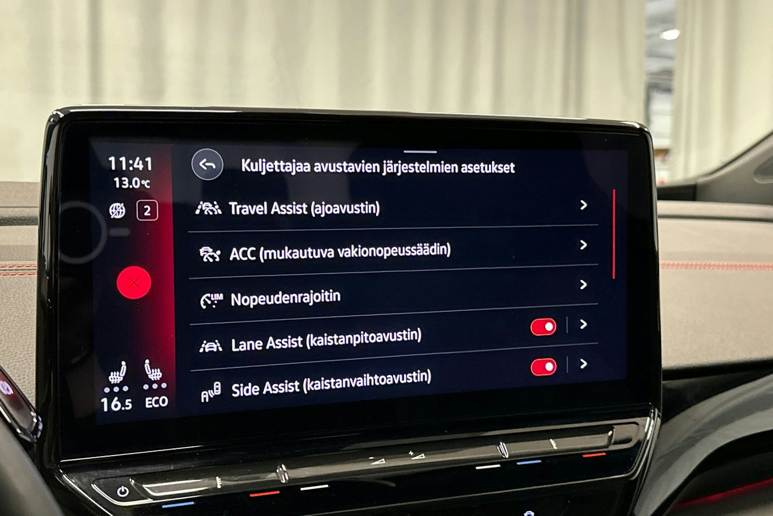 valkoinen Volkswagen ID.4 2024 kuva 31.