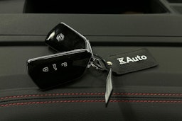 valkoinen Volkswagen ID.4 2024 kuva 37.
