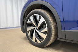 sininen Volkswagen ID.4 2025 kuva 10.