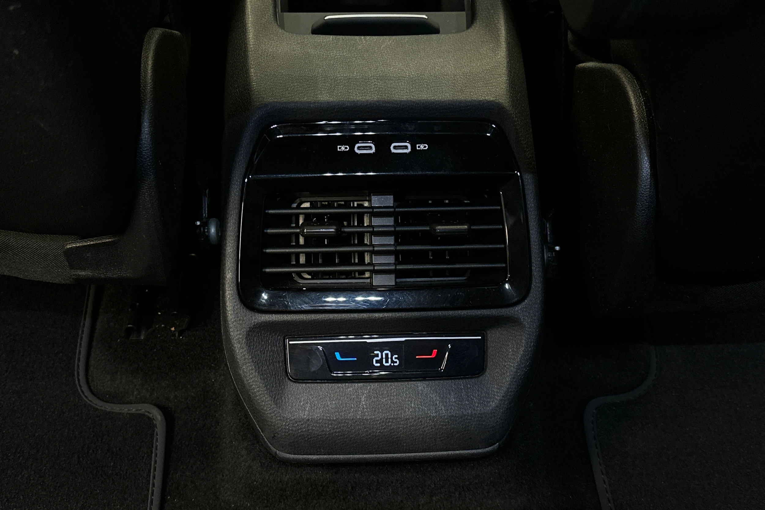 sininen Volkswagen ID.4 2025 kuva 11.