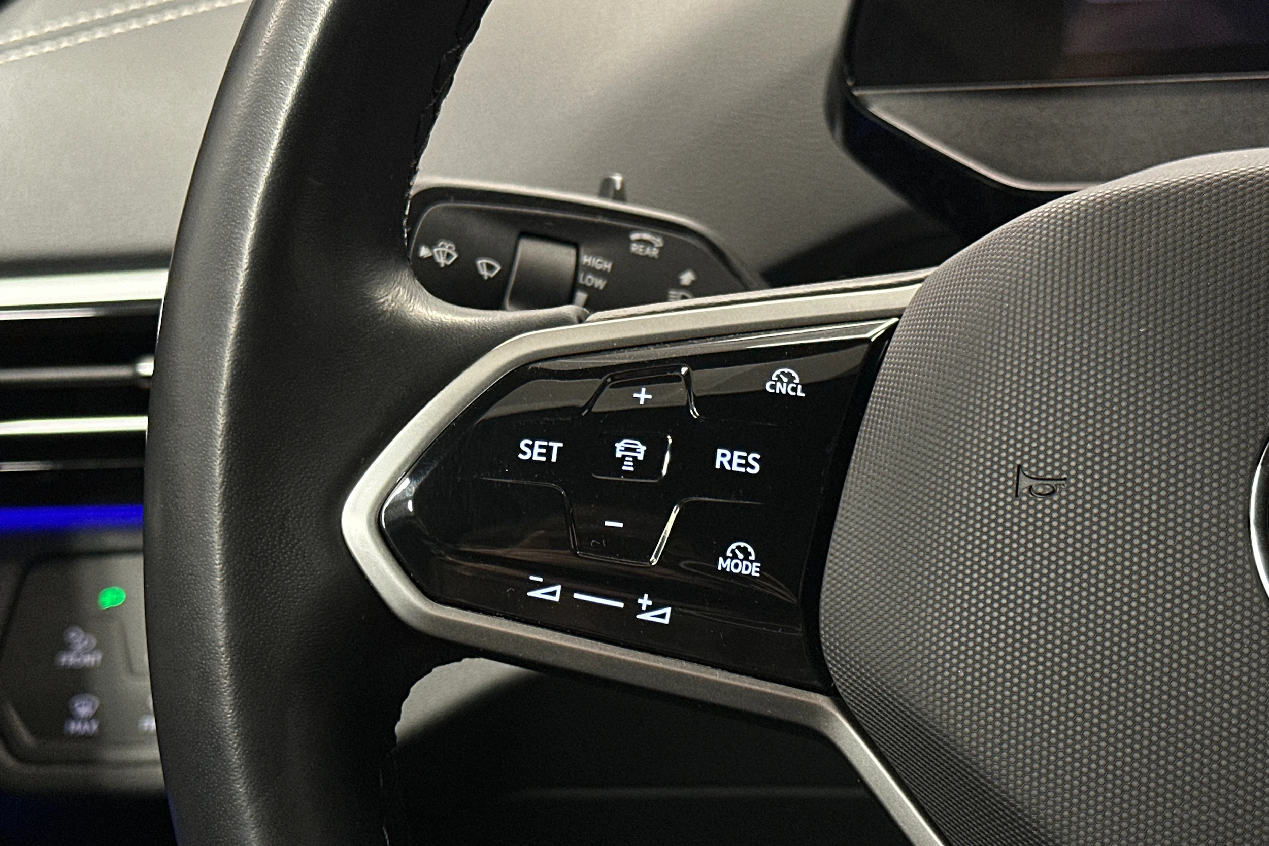 sininen Volkswagen ID.4 2025 kuva 14.