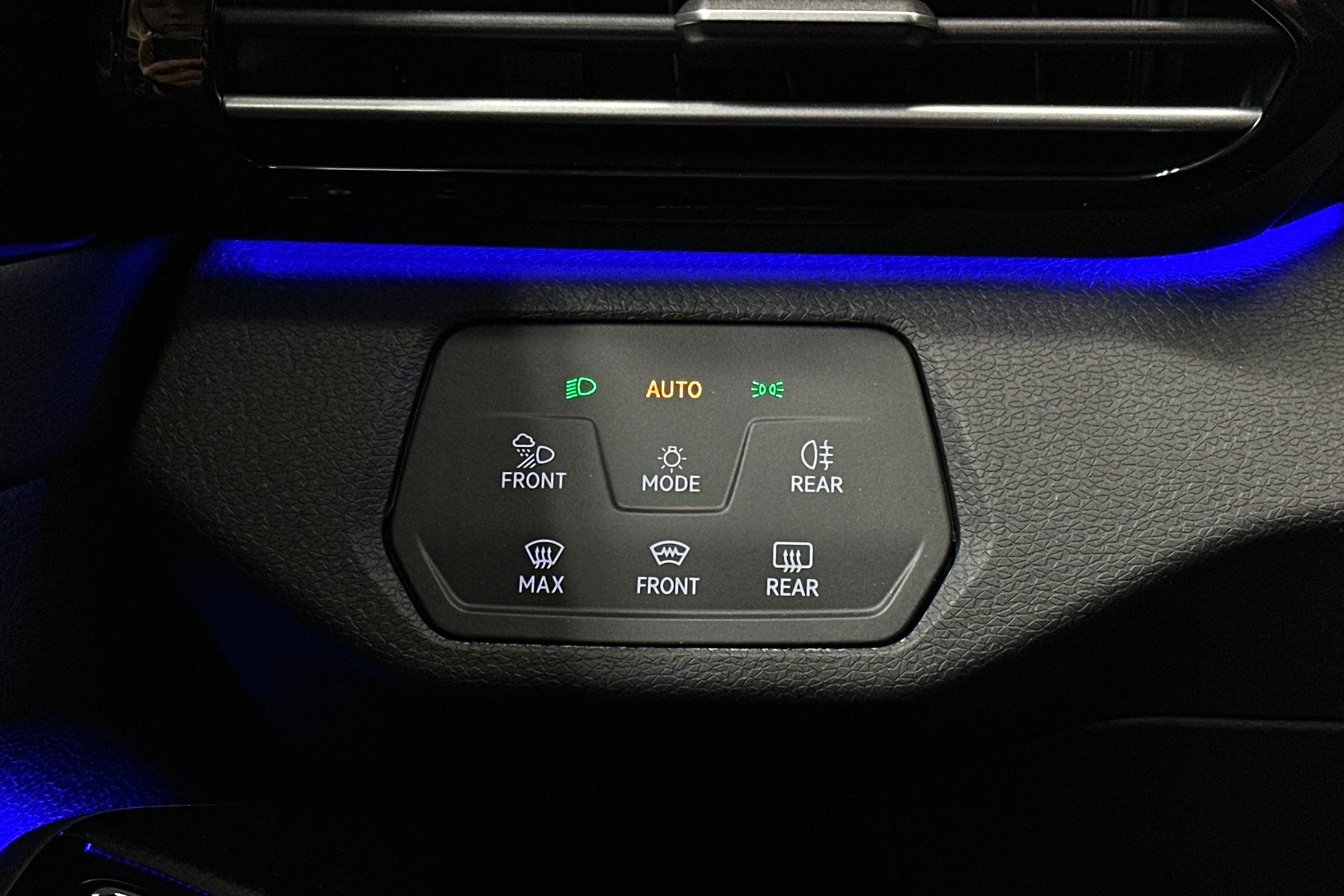 sininen Volkswagen ID.4 2025 kuva 19.