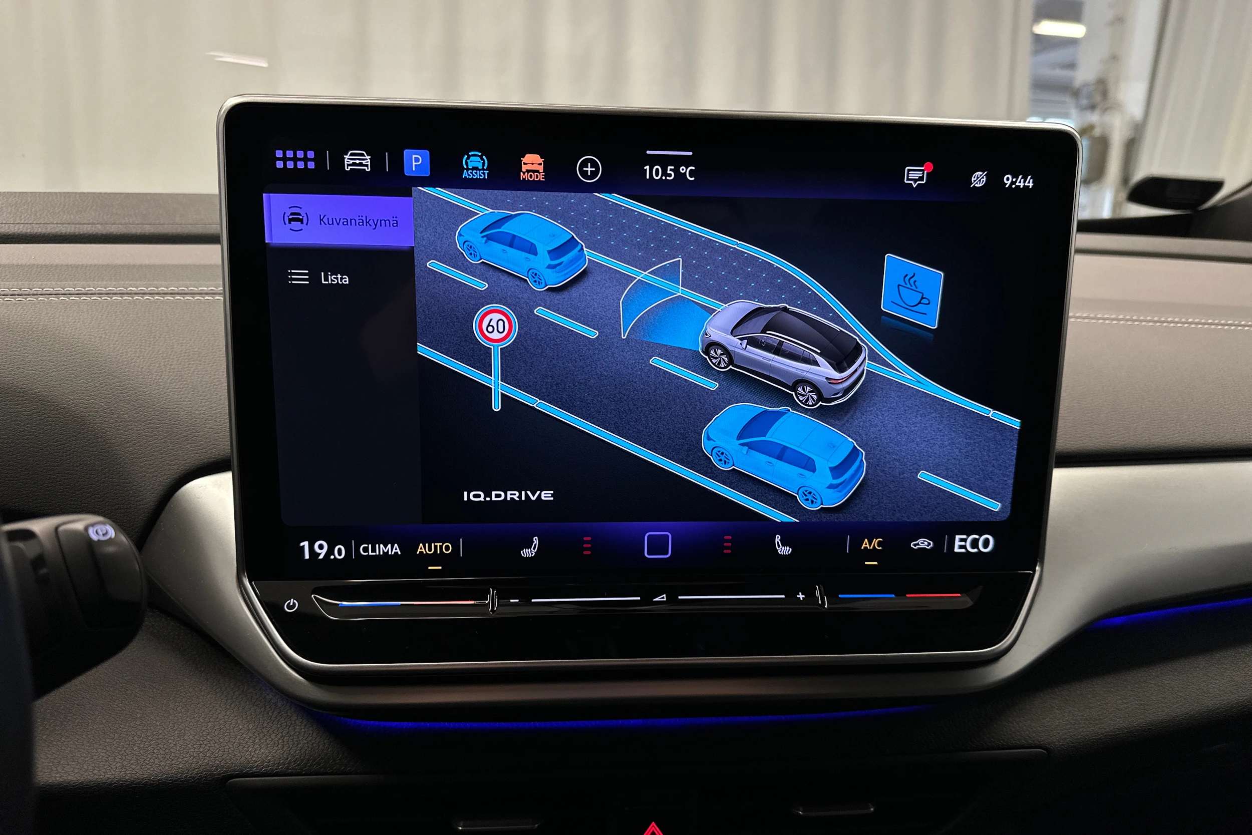 sininen Volkswagen ID.4 2025 kuva 24.