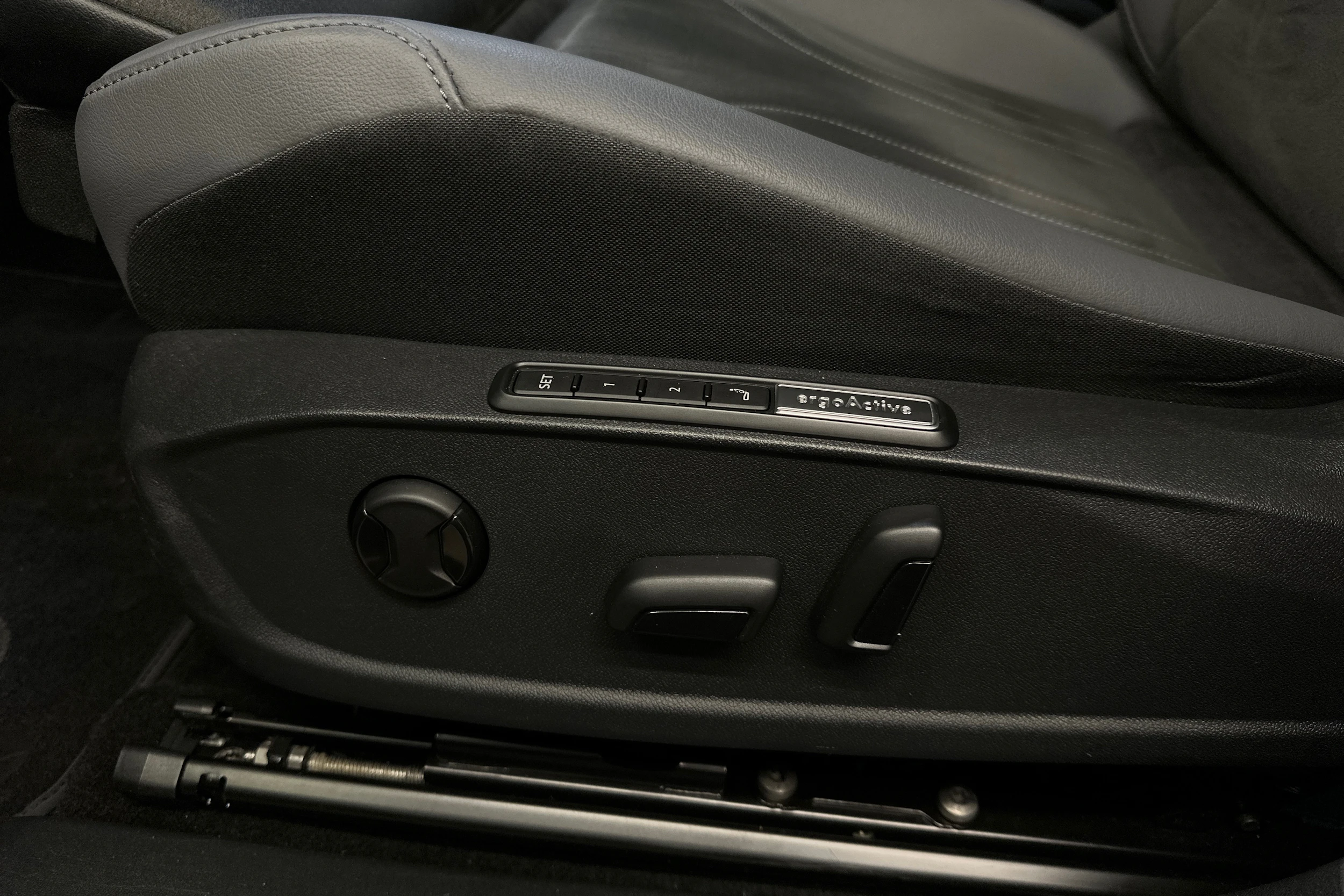 sininen Volkswagen ID.4 2025 kuva 37.