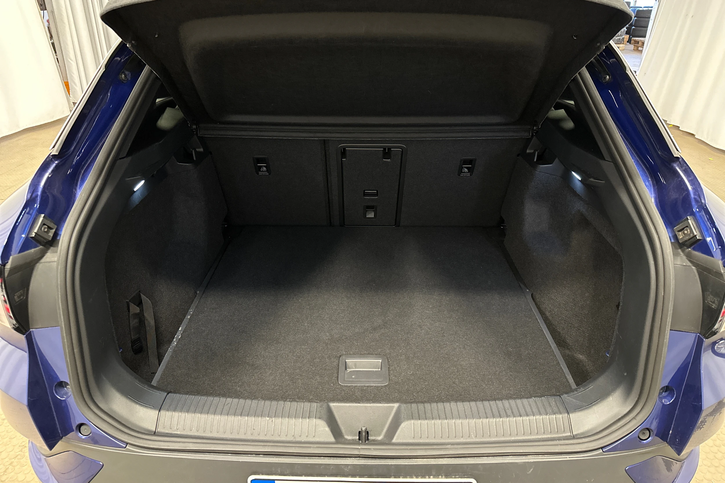 sininen Volkswagen ID.4 2025 kuva 38.