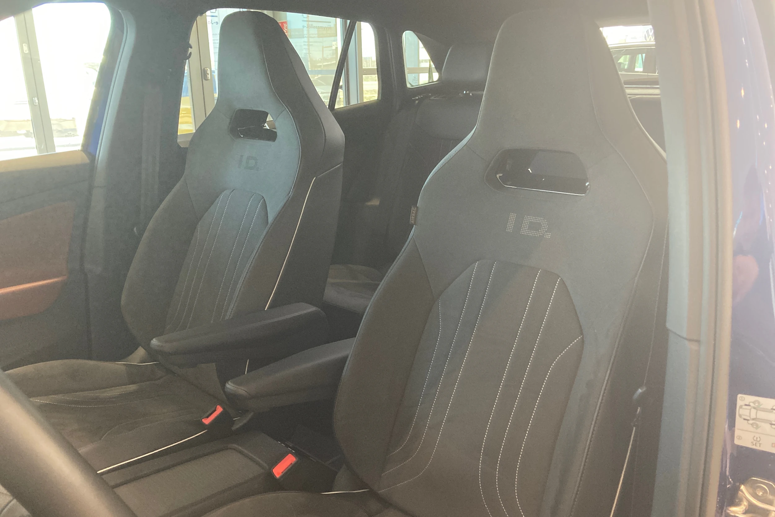 sininen Volkswagen ID.4 2025 kuva 11.