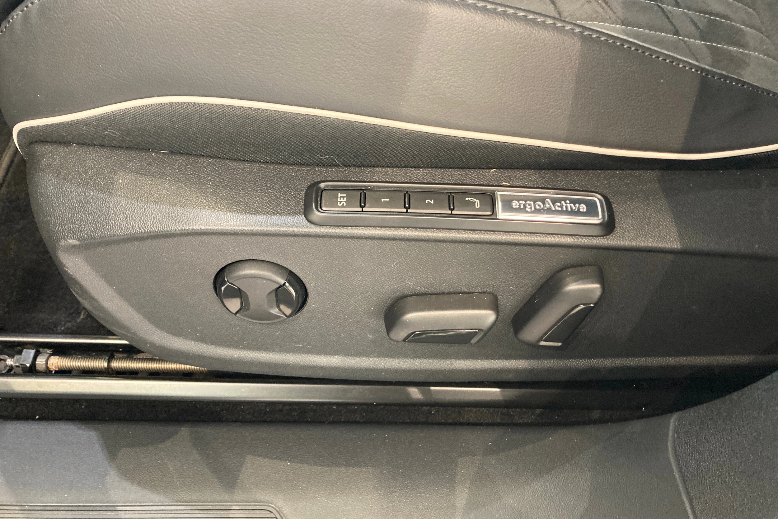 sininen Volkswagen ID.4 2025 kuva 12.