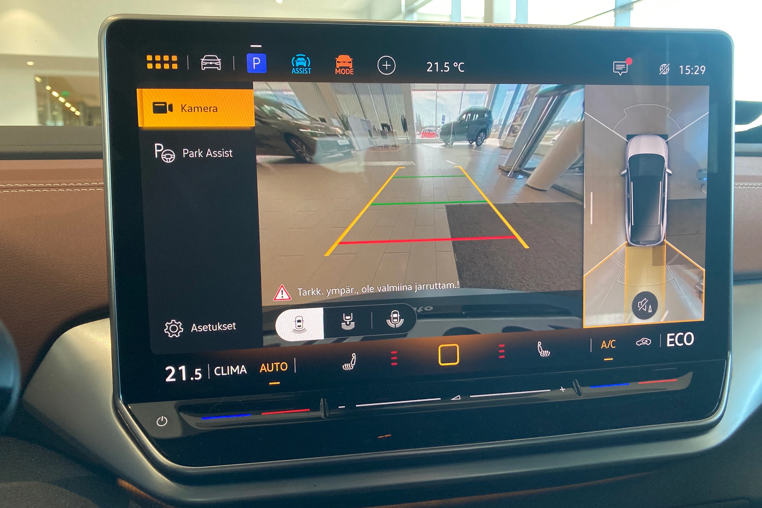 sininen Volkswagen ID.4 2025 kuva 18.