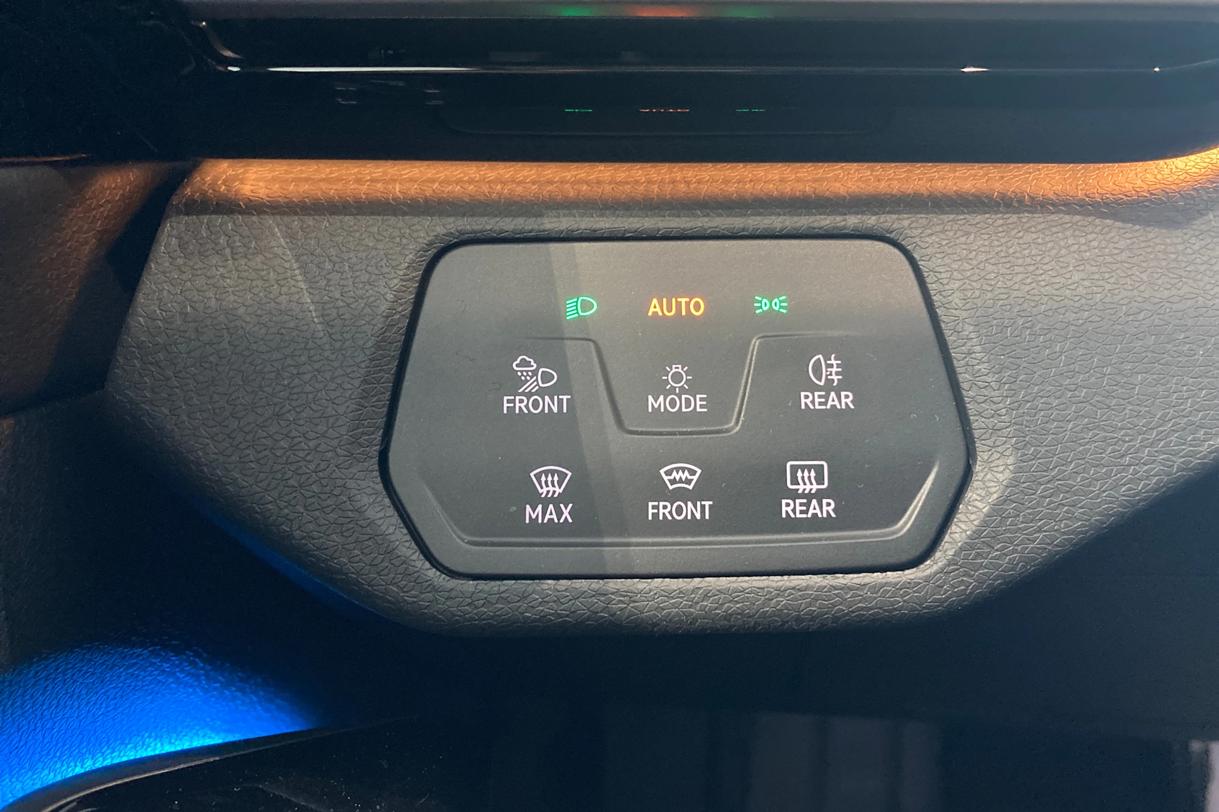 sininen Volkswagen ID.4 2025 kuva 19.