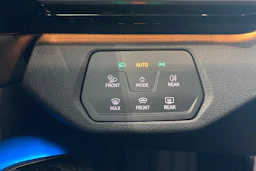 sininen Volkswagen ID.4 2025 kuva 19.