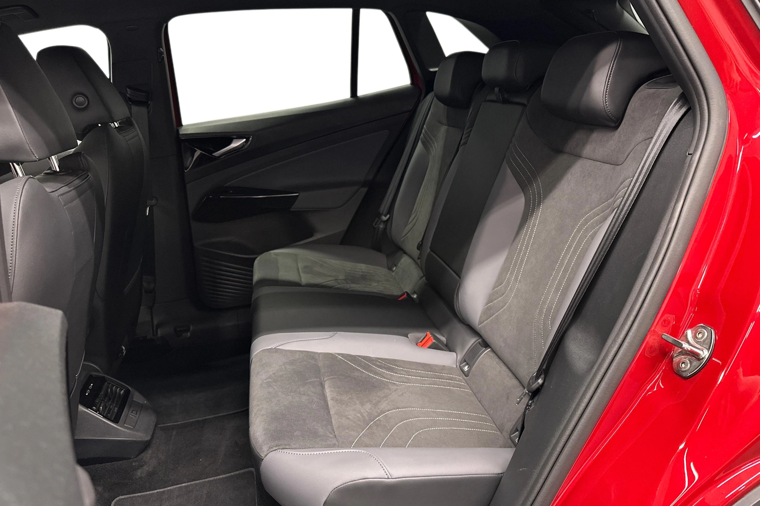 punainen Volkswagen ID.4 2025 kuva 8.