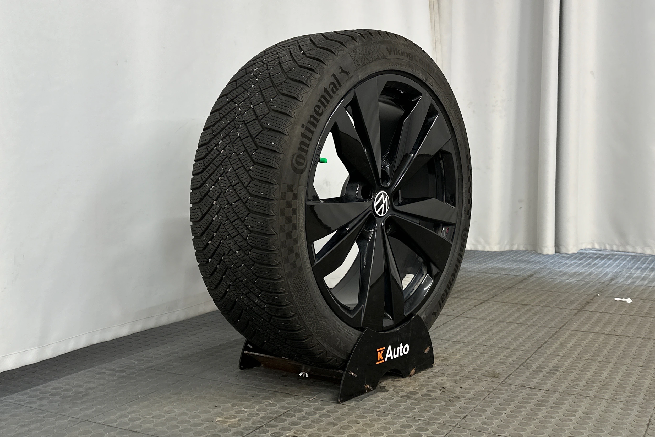 punainen Volkswagen ID.4 2025 kuva 10.
