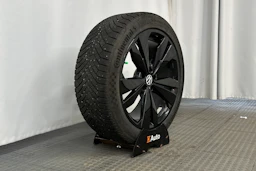 punainen Volkswagen ID.4 2025 kuva 10.