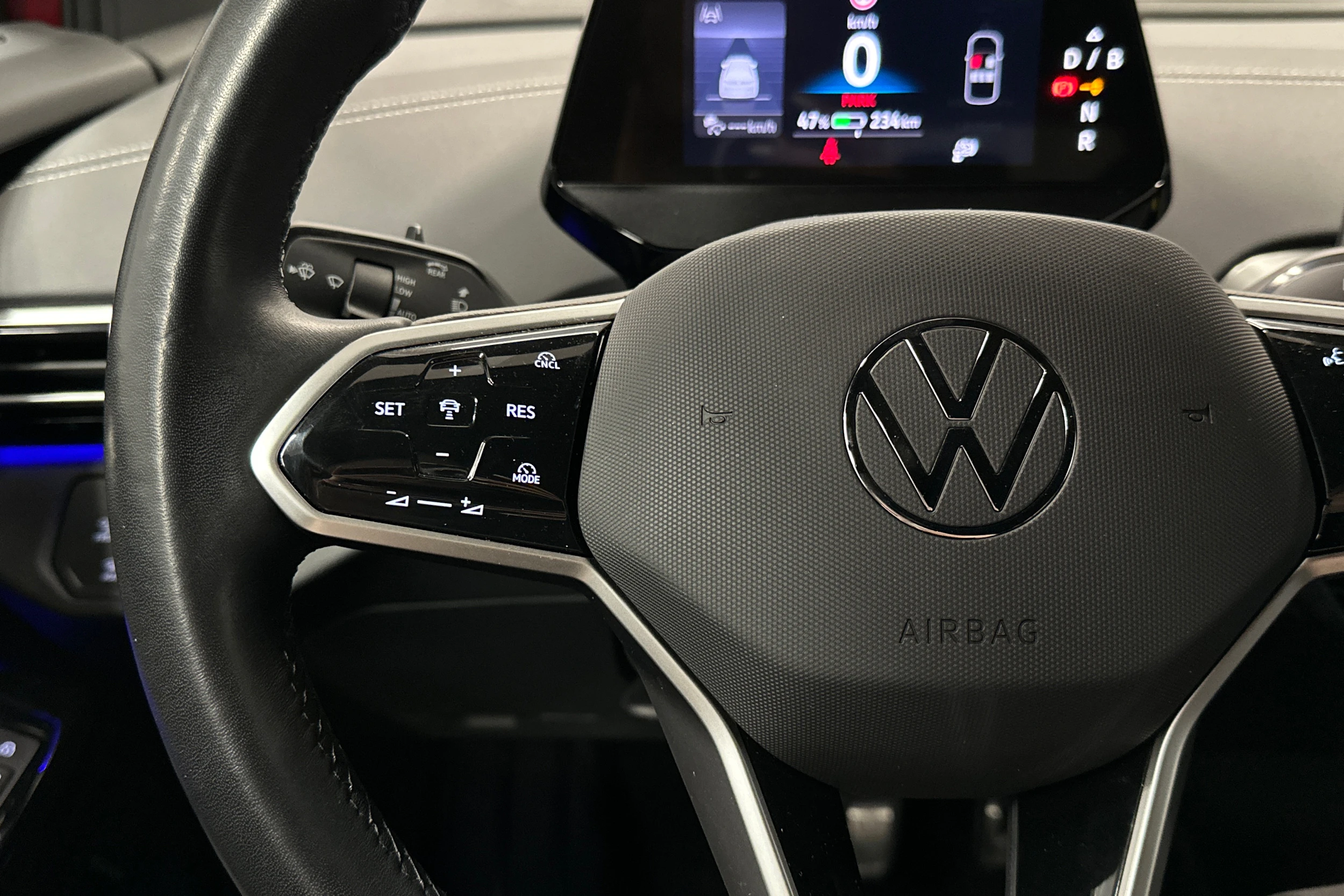 punainen Volkswagen ID.4 2025 kuva 11.