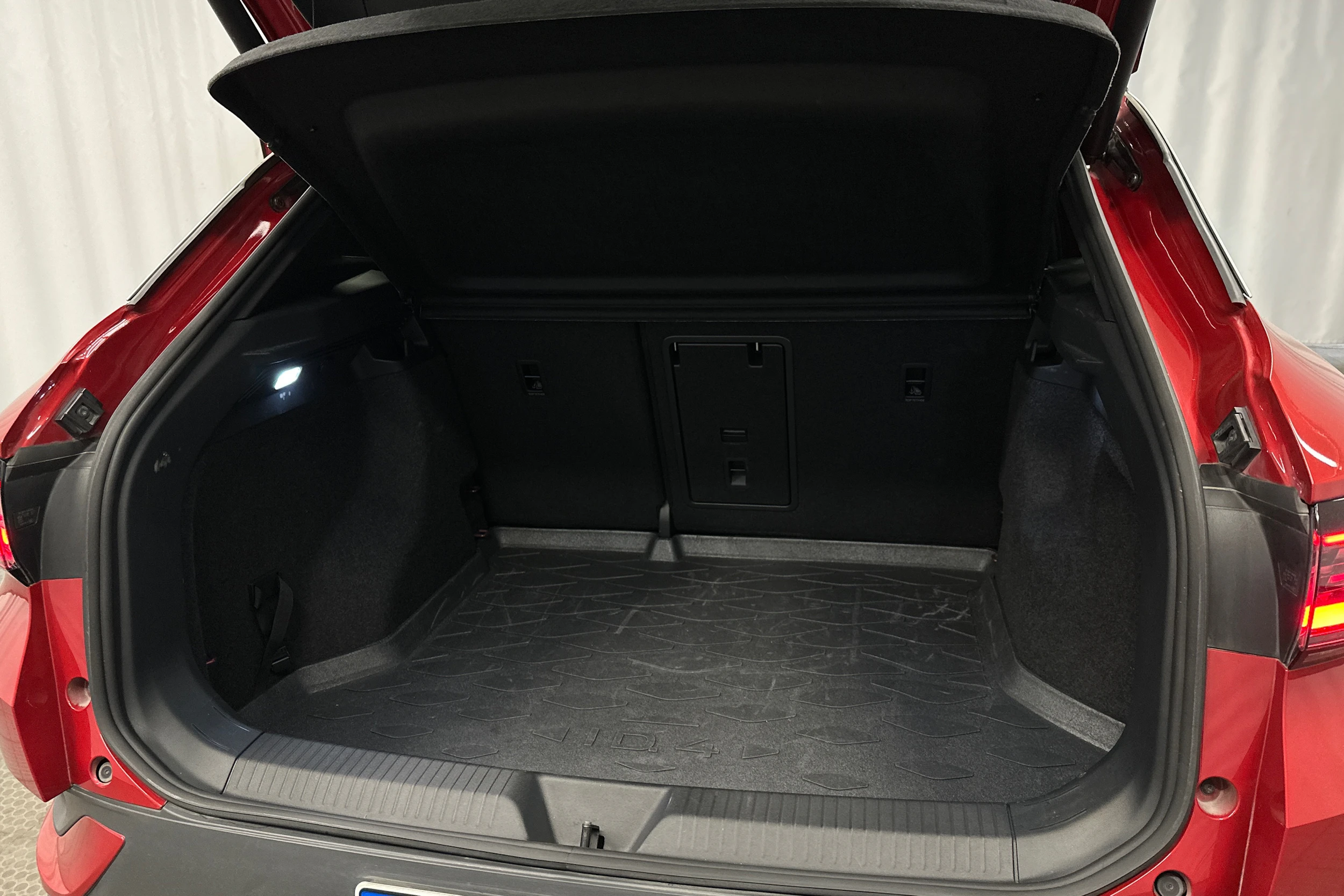 punainen Volkswagen ID.4 2025 kuva 34.