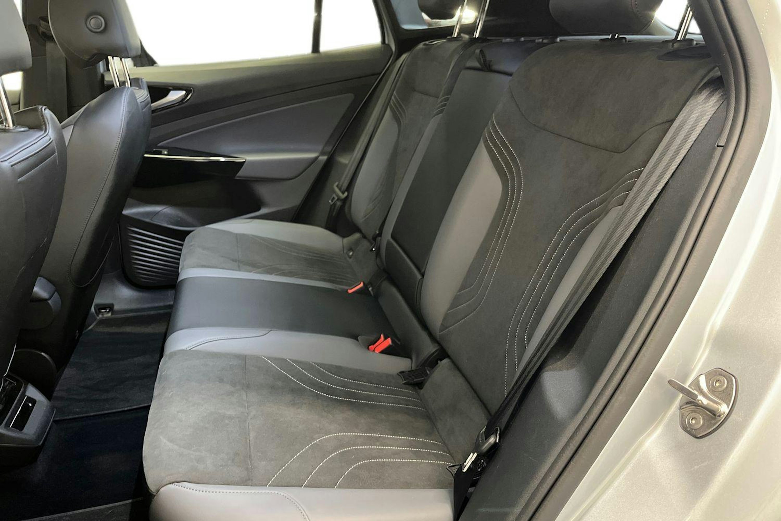 harmaa Volkswagen ID.4 2025 kuva 8.