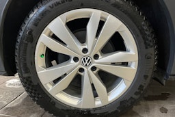 harmaa Volkswagen ID.4 2025 kuva 10.