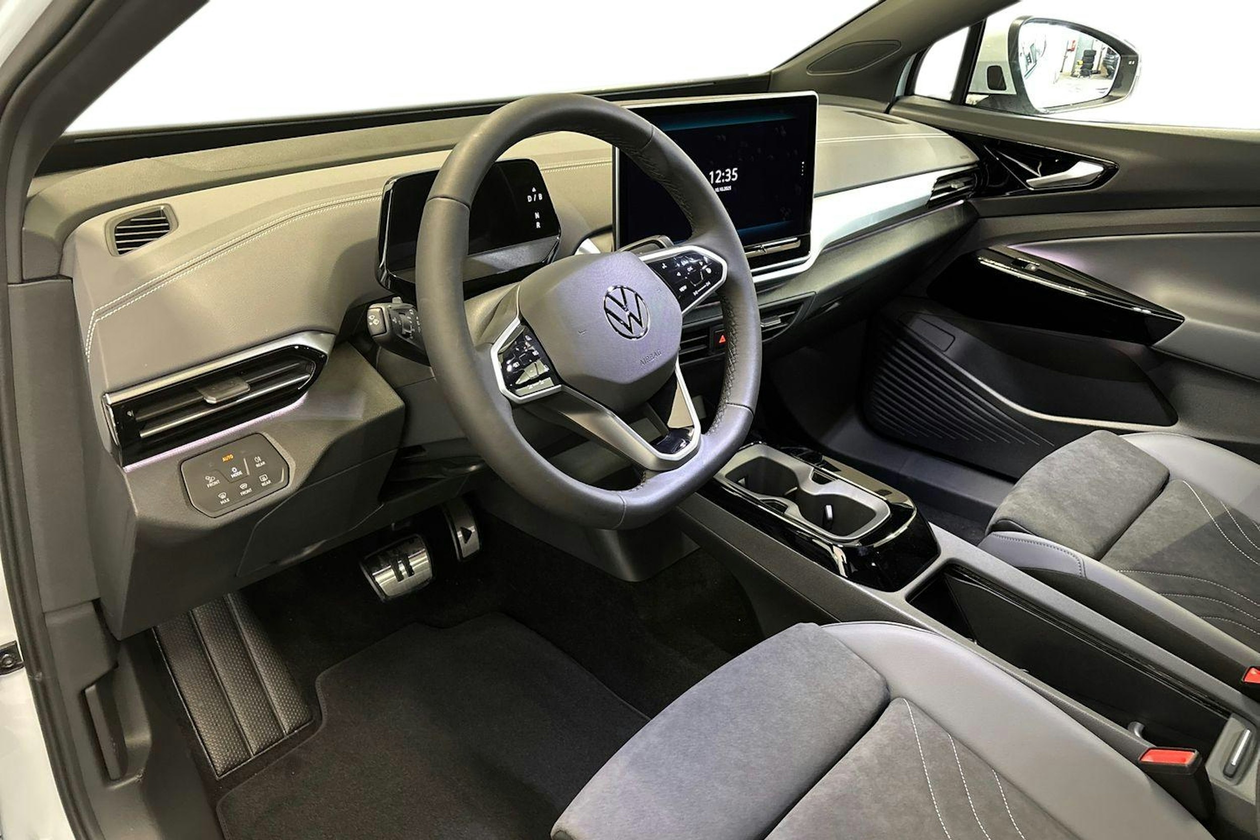 valkoinen Volkswagen ID.4 2025 kuva 6.