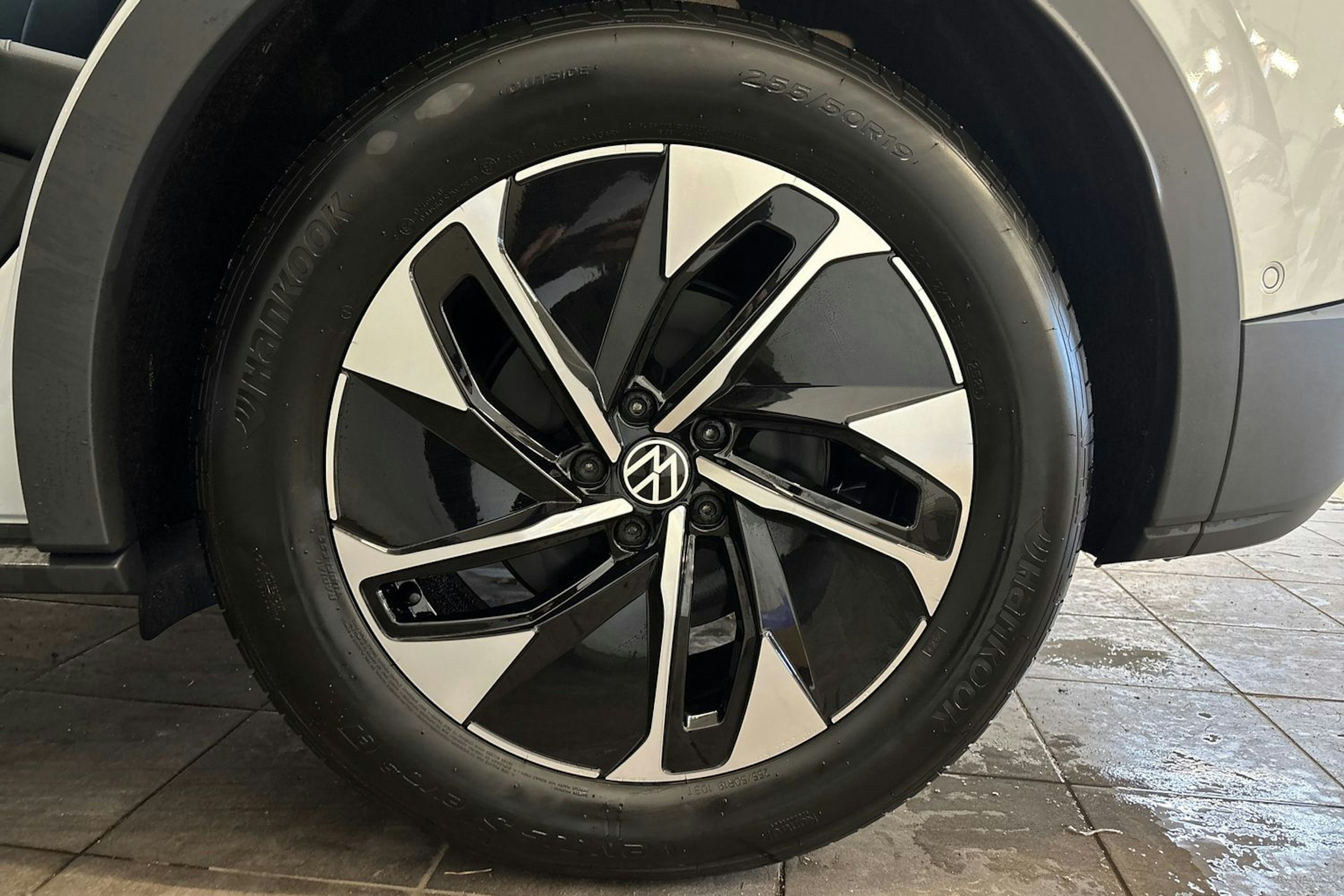 valkoinen Volkswagen ID.4 2025 kuva 10.