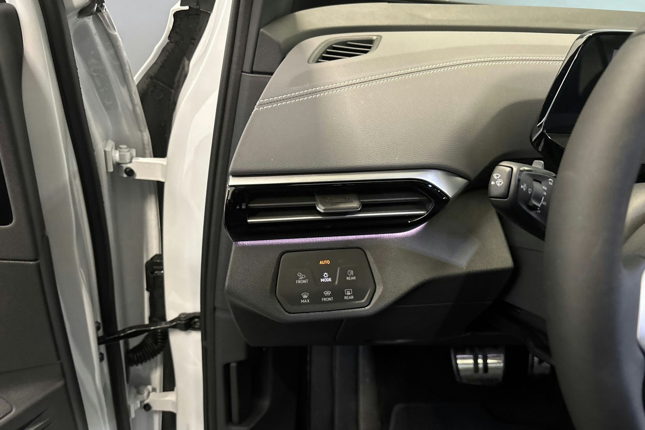 valkoinen Volkswagen ID.4 2025 kuva 12.