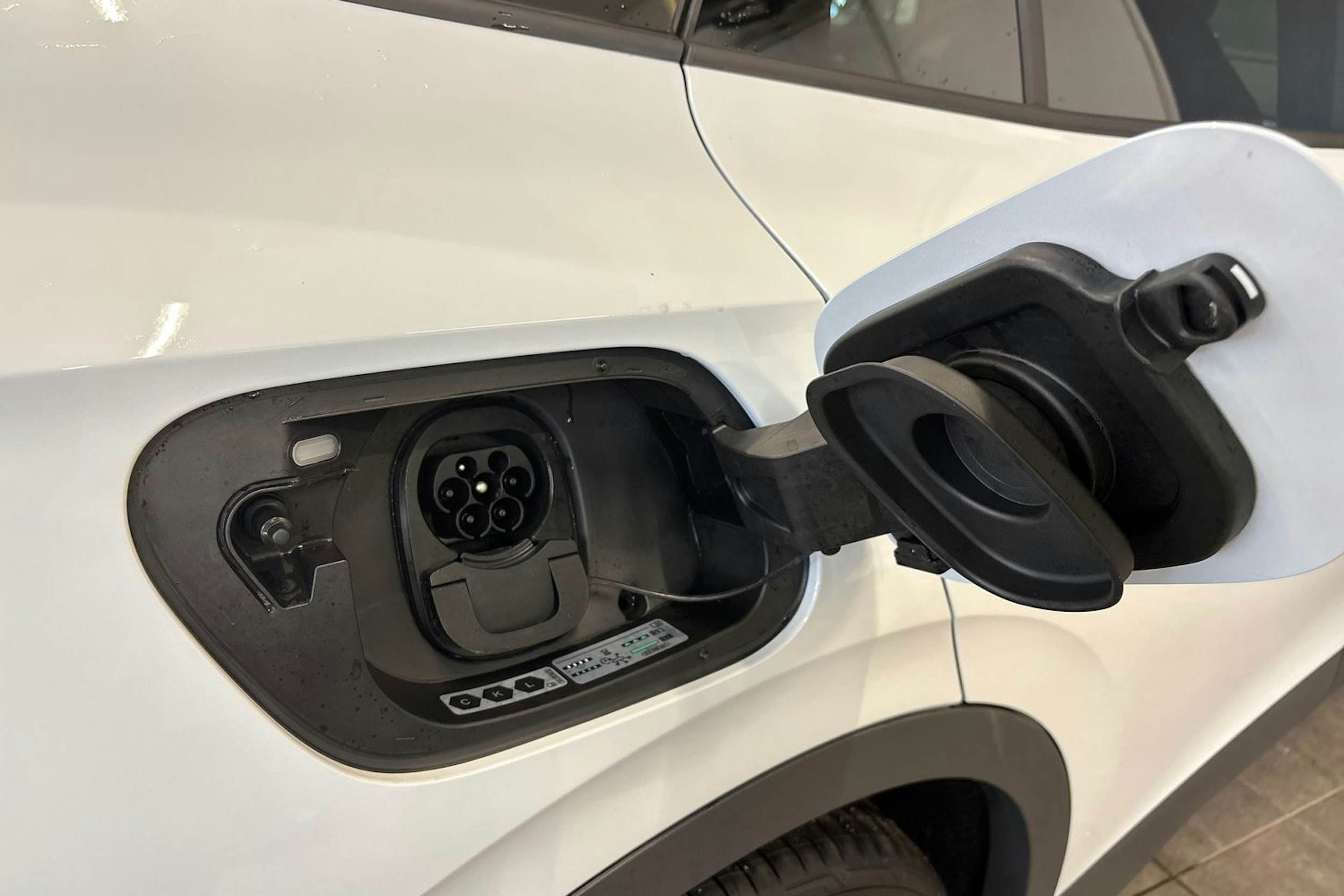 valkoinen Volkswagen ID.4 2025 kuva 14.