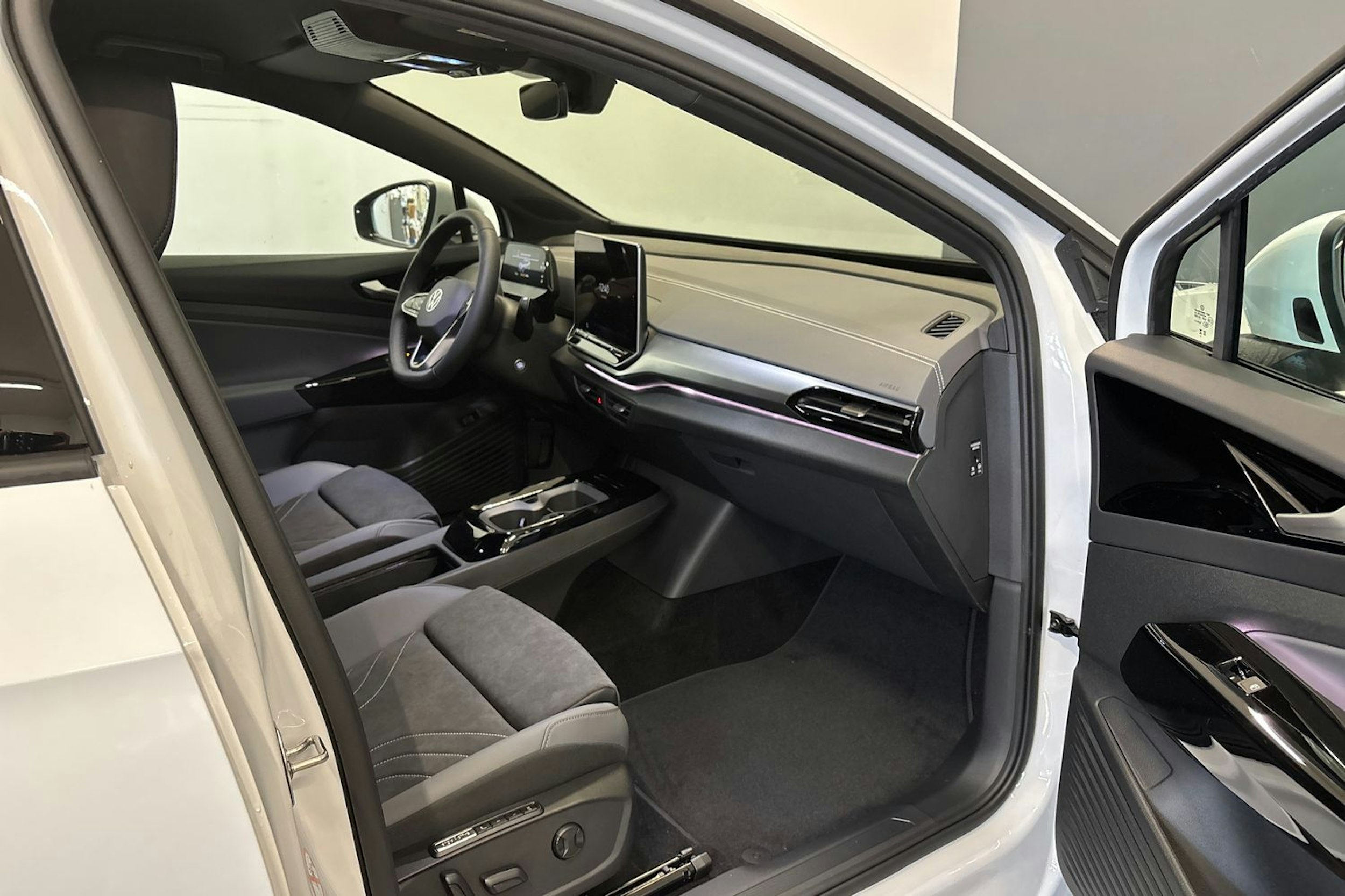 valkoinen Volkswagen ID.4 2025 kuva 16.