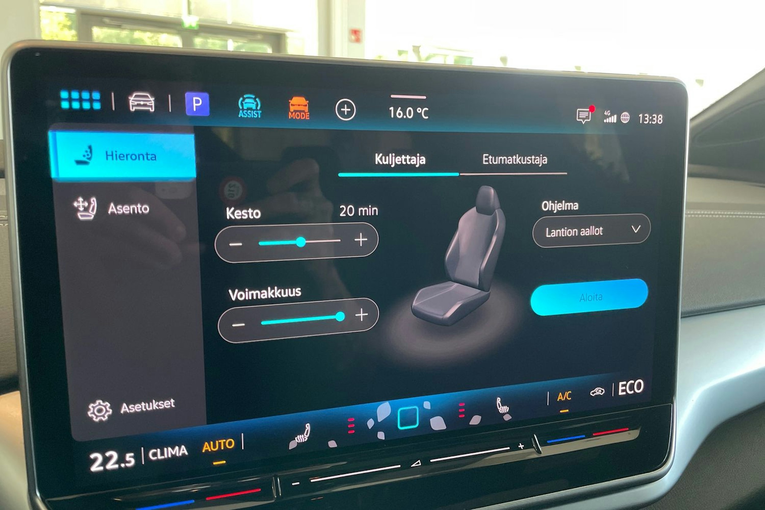 punainen Volkswagen ID.4 2025 kuva 17.