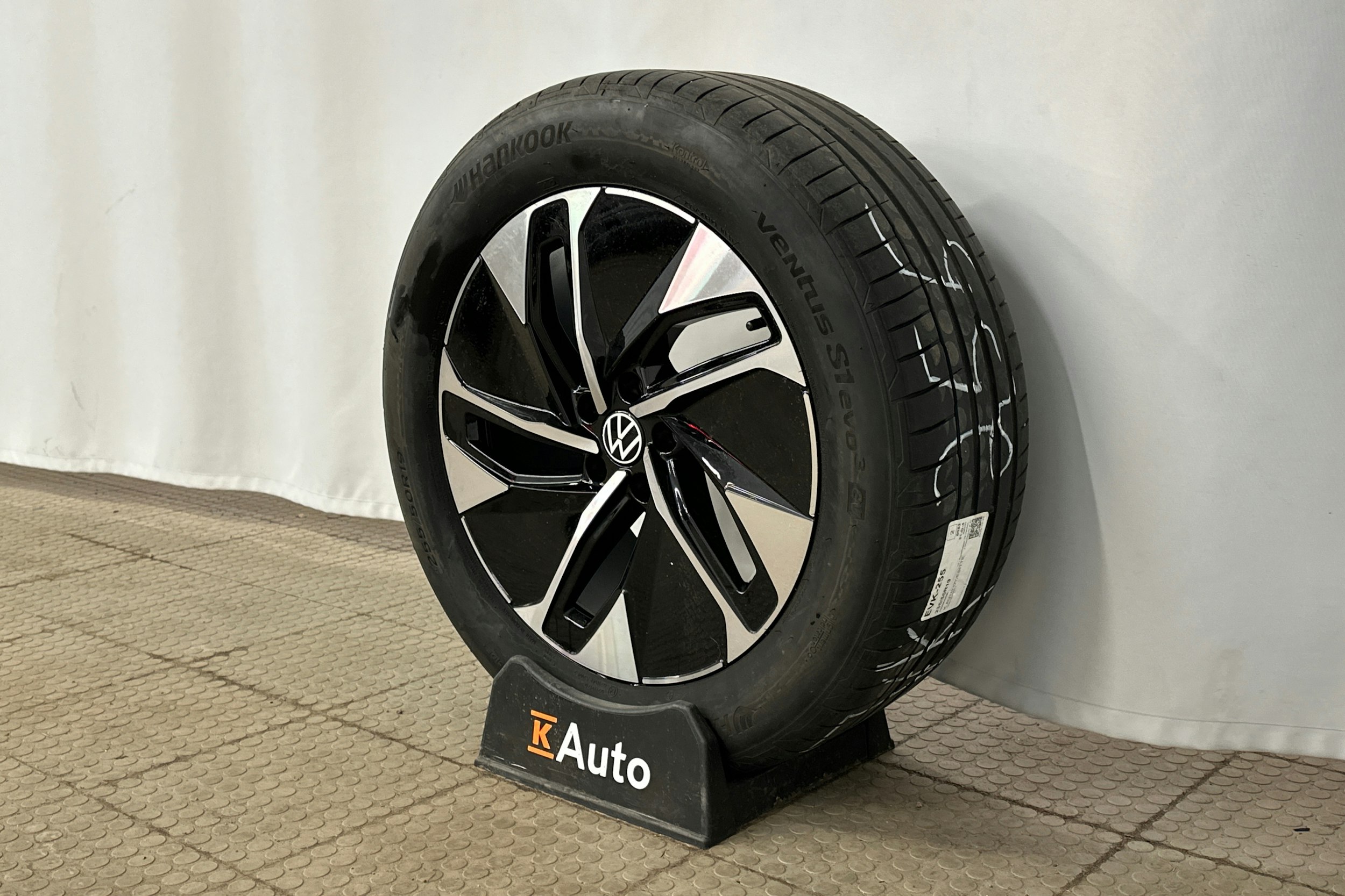 musta Volkswagen ID.4 2025 kuva 13.