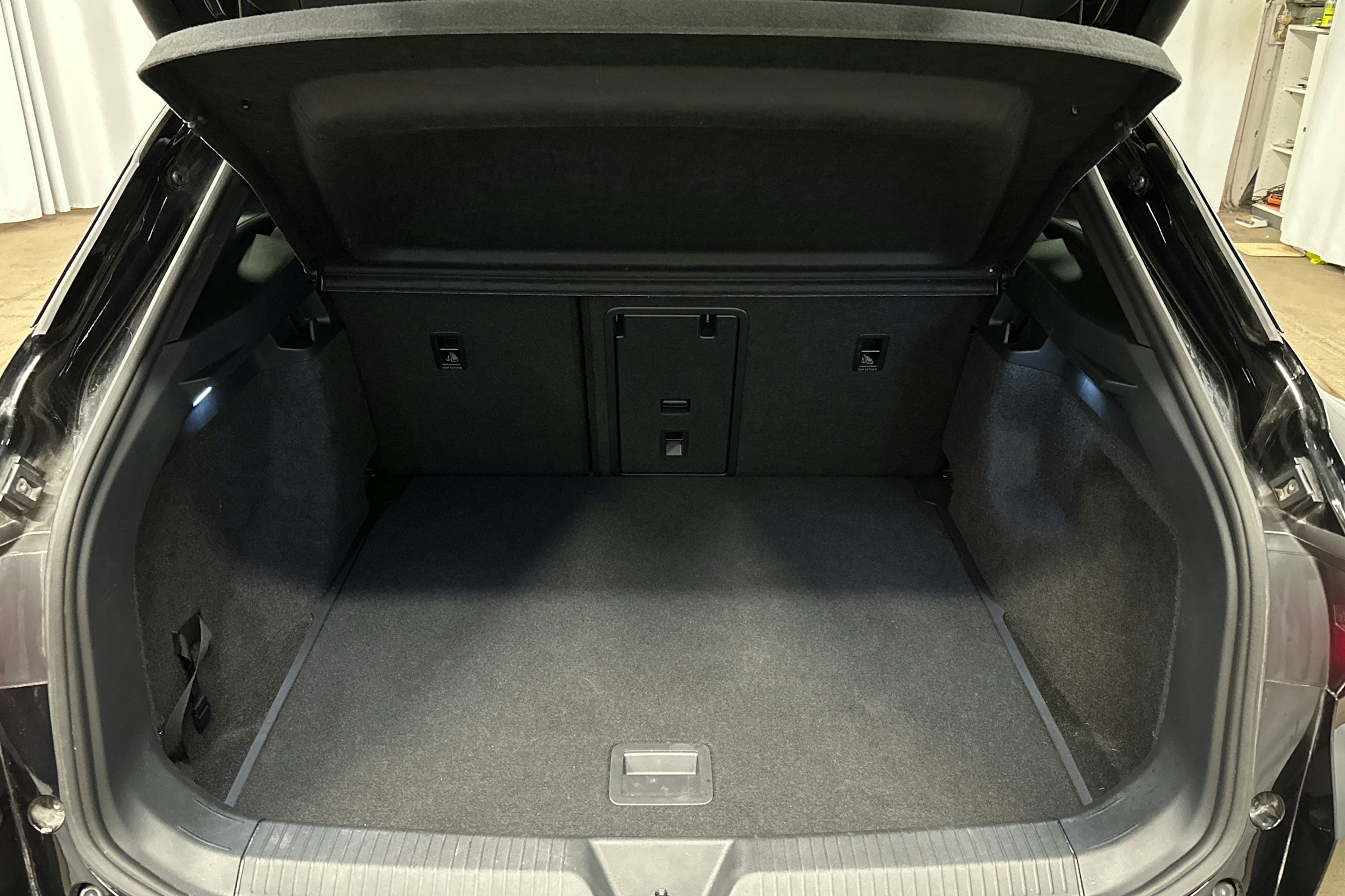 musta Volkswagen ID.4 2025 kuva 14.