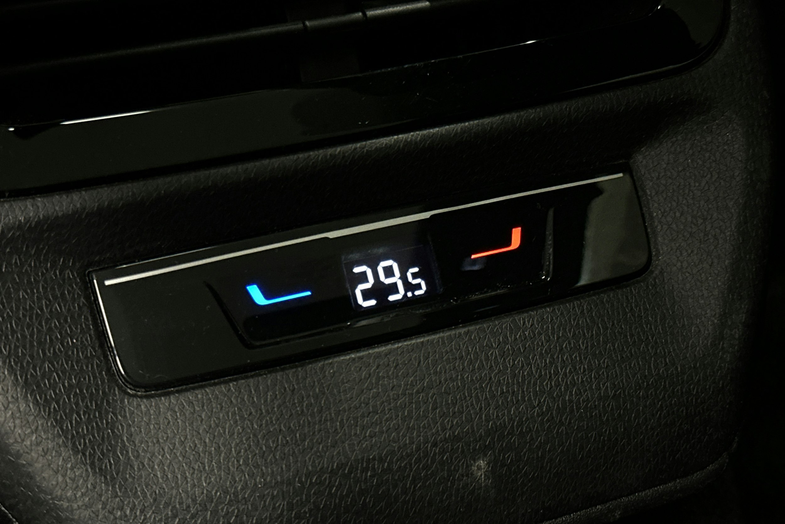 musta Volkswagen ID.4 2025 kuva 17.