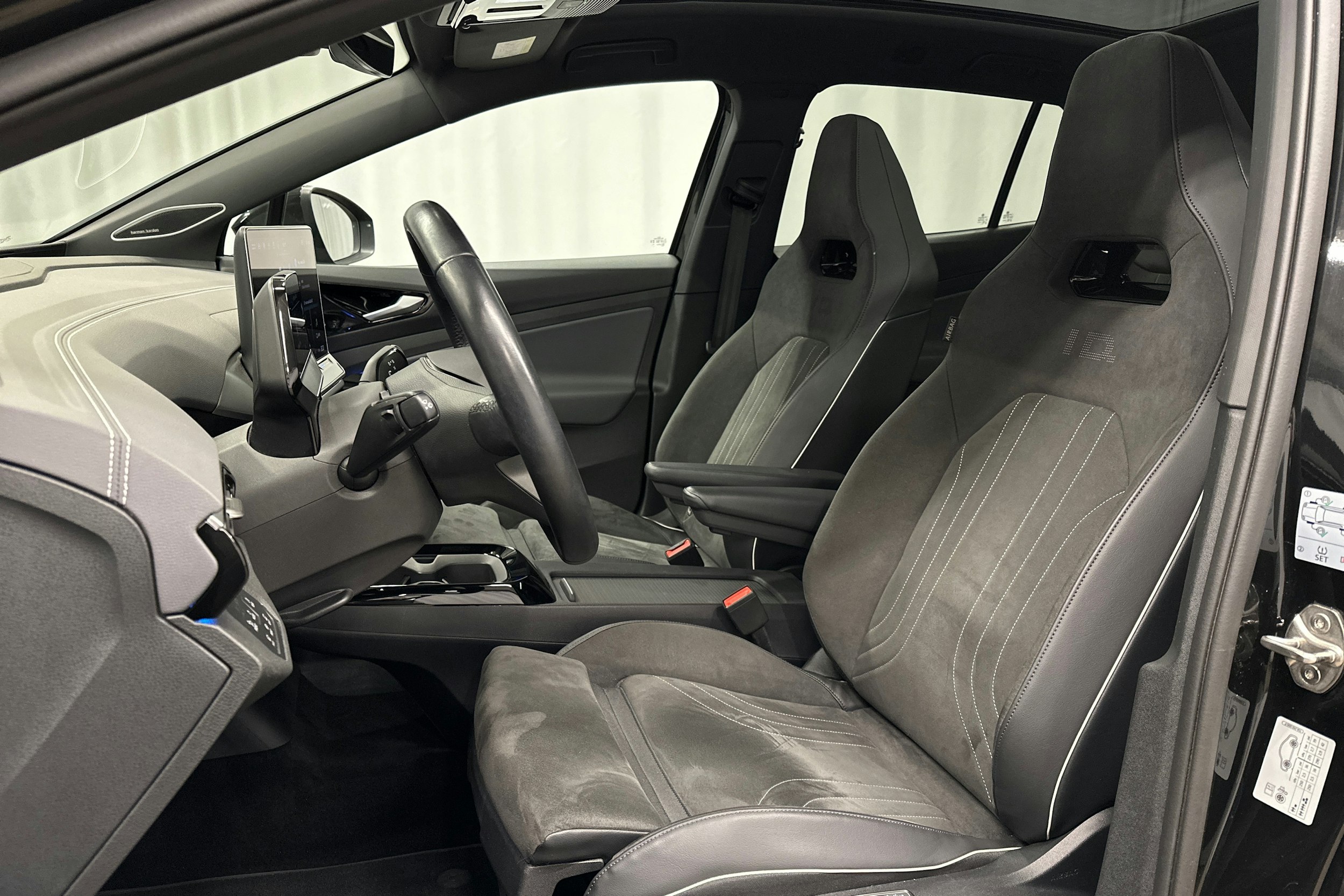 musta Volkswagen ID.4 2025 kuva 18.
