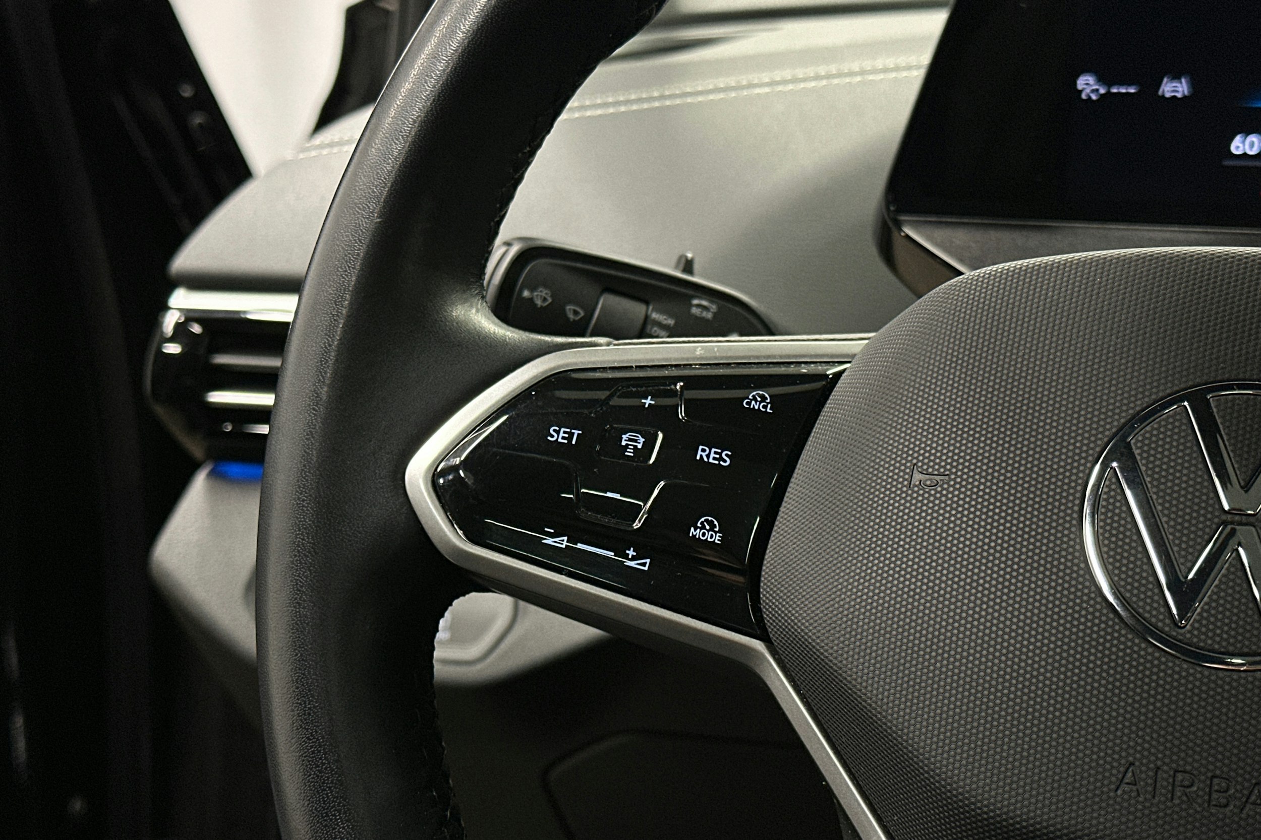 musta Volkswagen ID.4 2025 kuva 22.