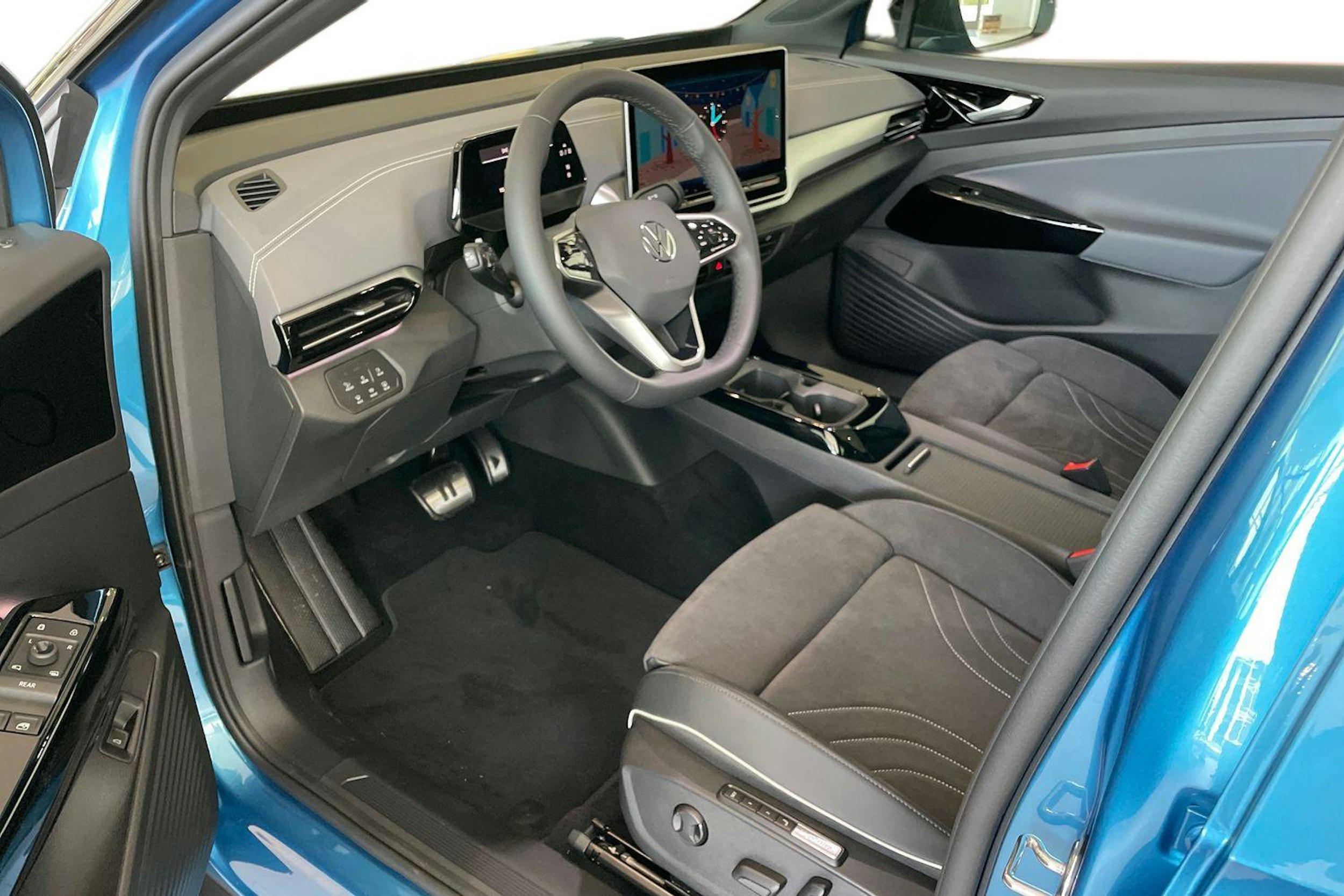 sininen Volkswagen ID.4 2025 kuva 6.