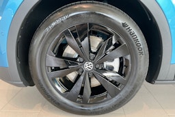 sininen Volkswagen ID.4 2025 kuva 9.