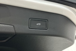 valkoinen Volkswagen ID.4 2025 kuva 12.