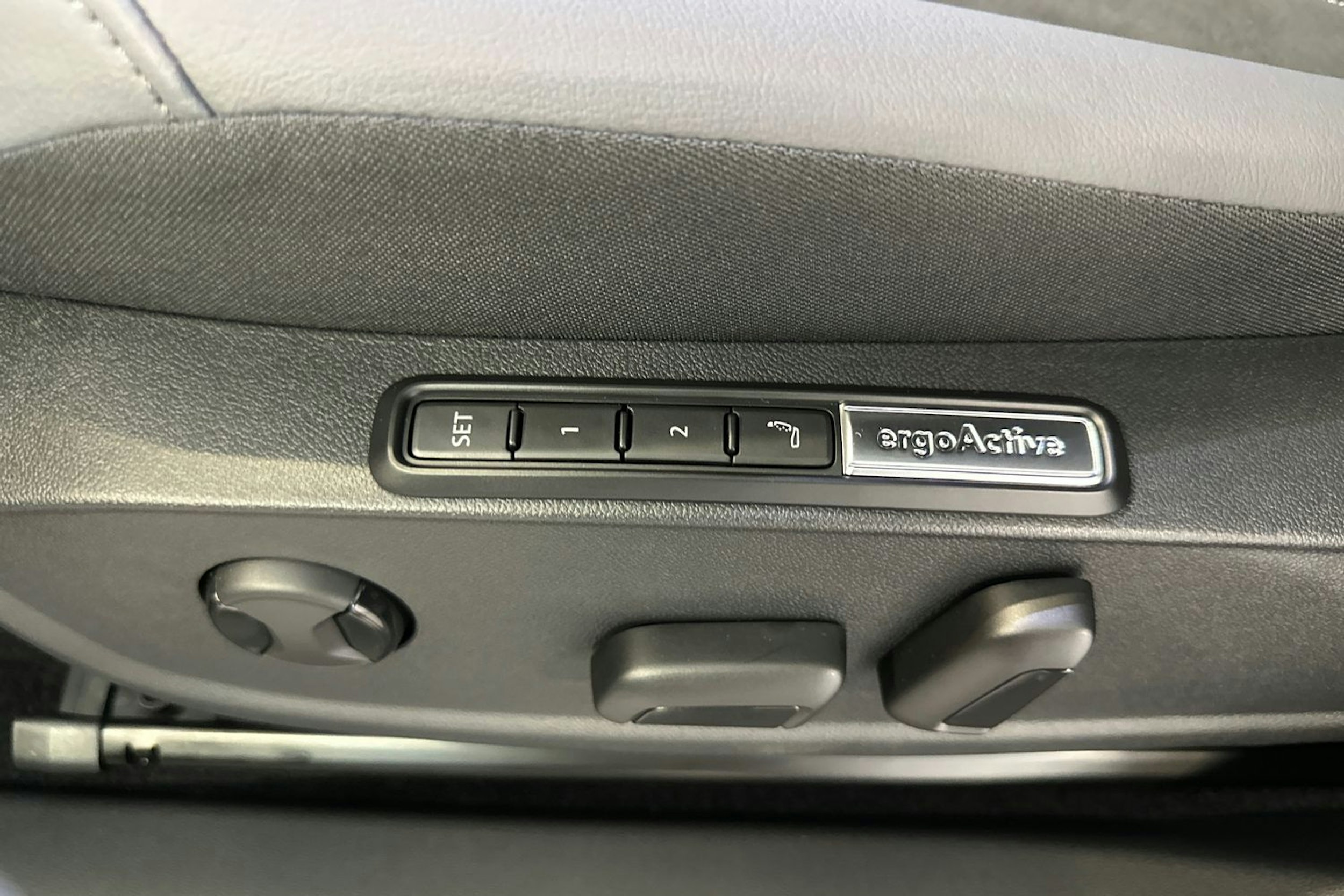 valkoinen Volkswagen ID.4 2025 kuva 17.