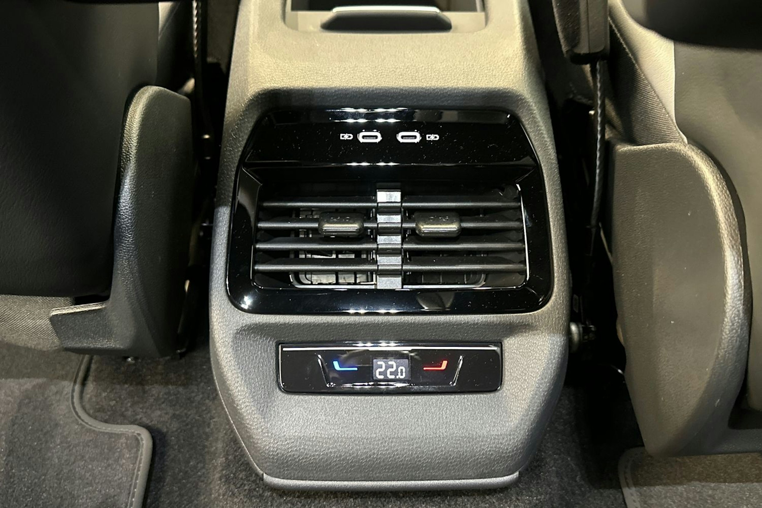 valkoinen Volkswagen ID.4 2025 kuva 31.