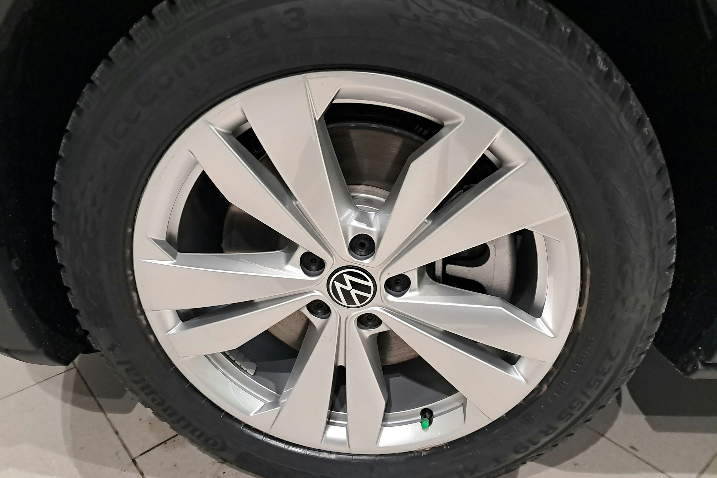 harmaa Volkswagen ID.4 2025 kuva 9.