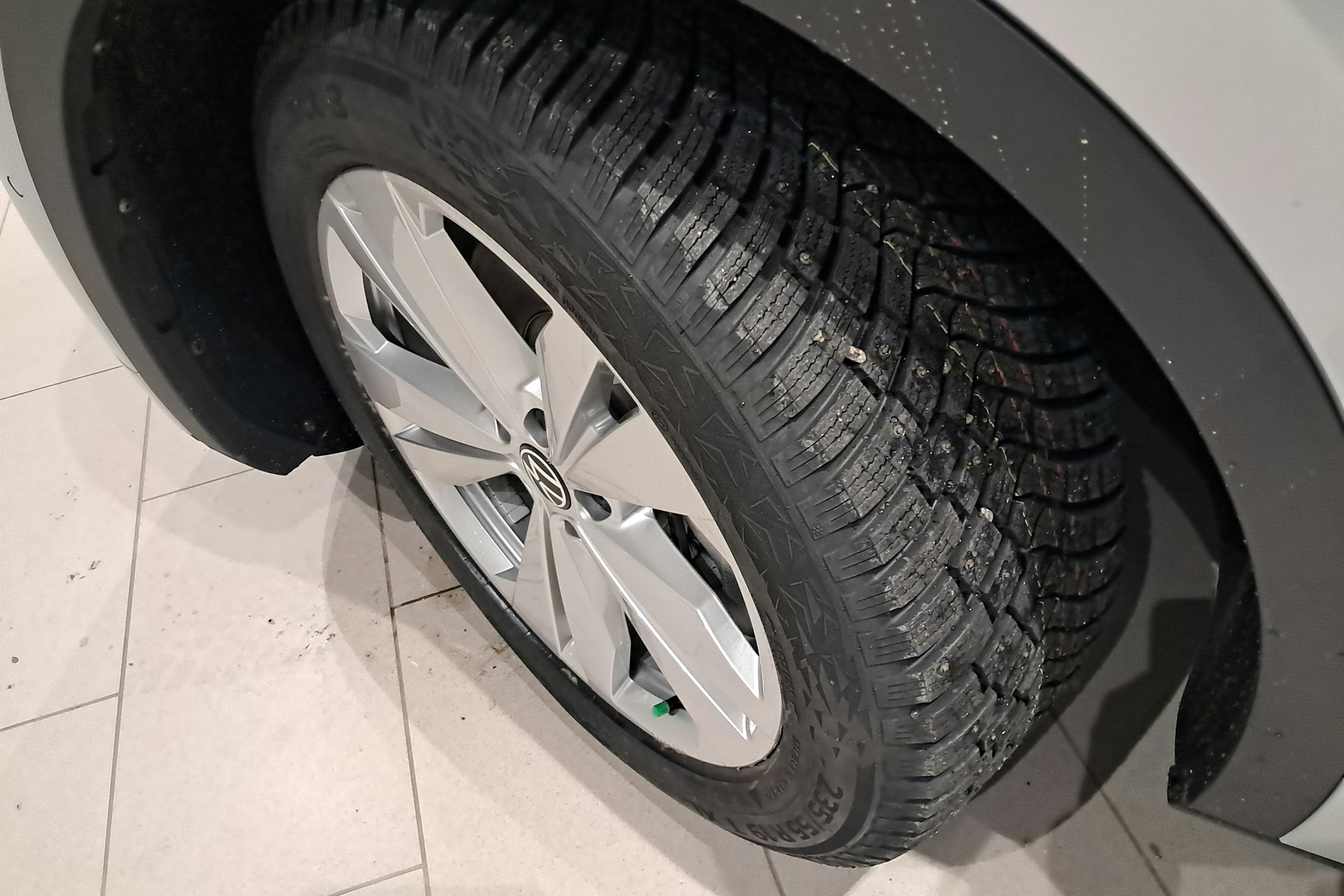 harmaa Volkswagen ID.4 2025 kuva 10.