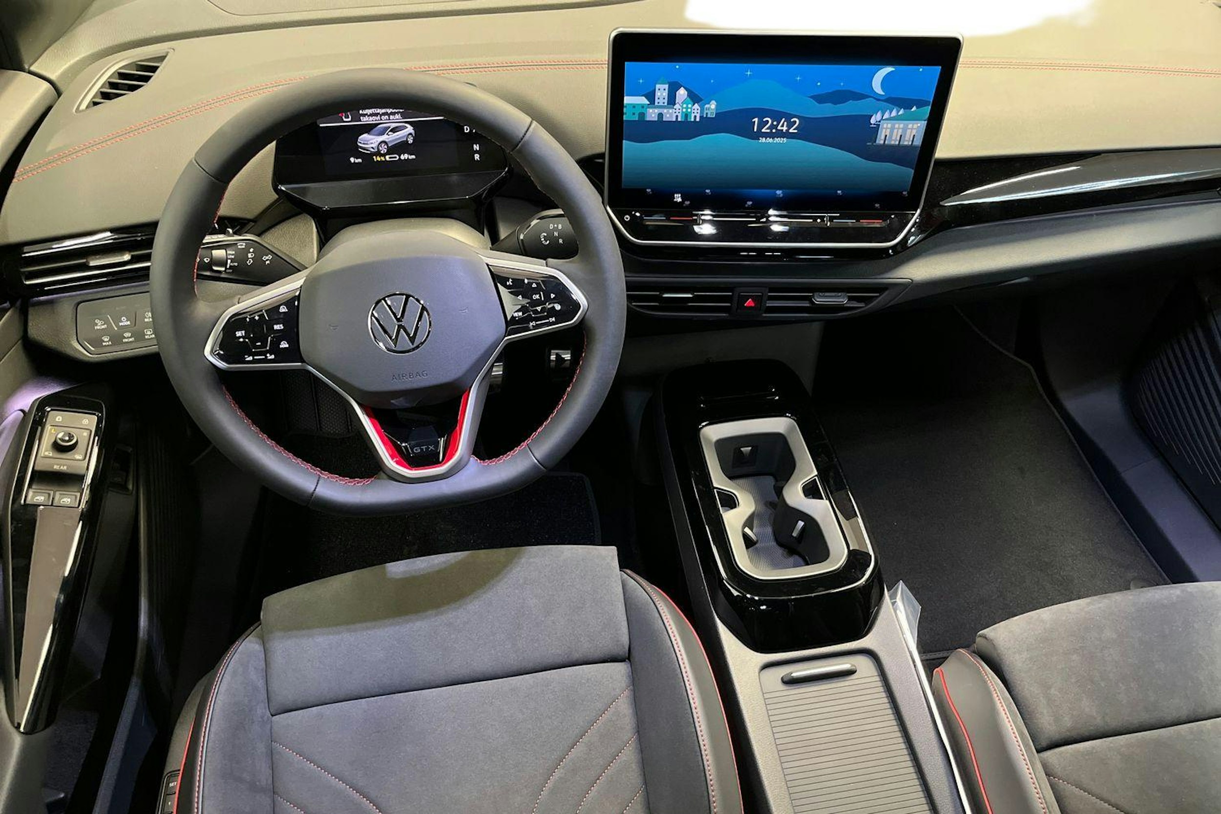punainen Volkswagen ID.4 2025 kuva 7.