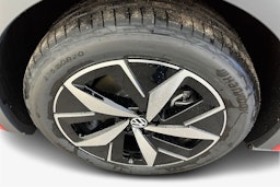 punainen Volkswagen ID.4 2025 kuva 9.