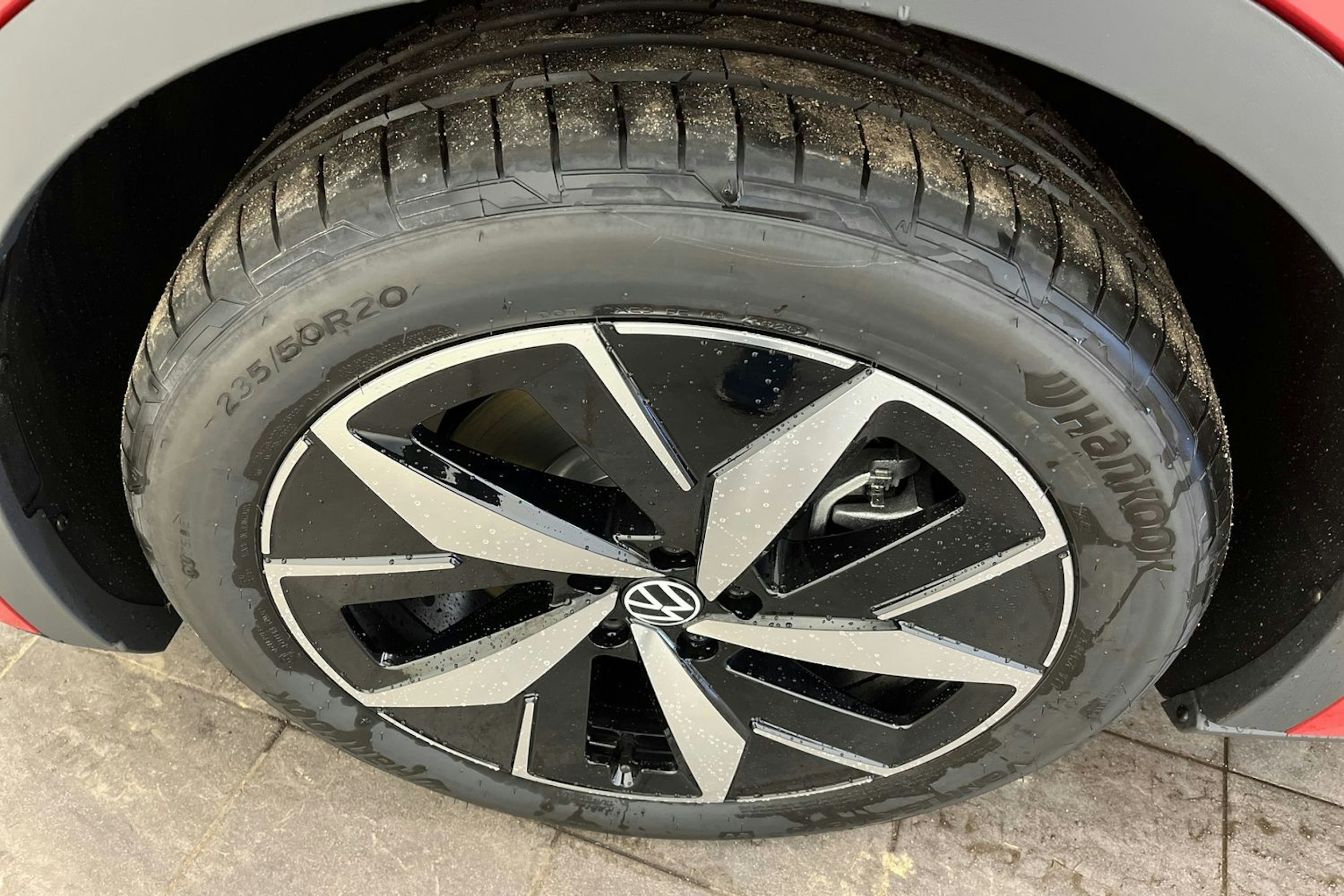 punainen Volkswagen ID.4 2025 kuva 10.