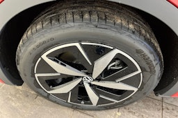 punainen Volkswagen ID.4 2025 kuva 10.