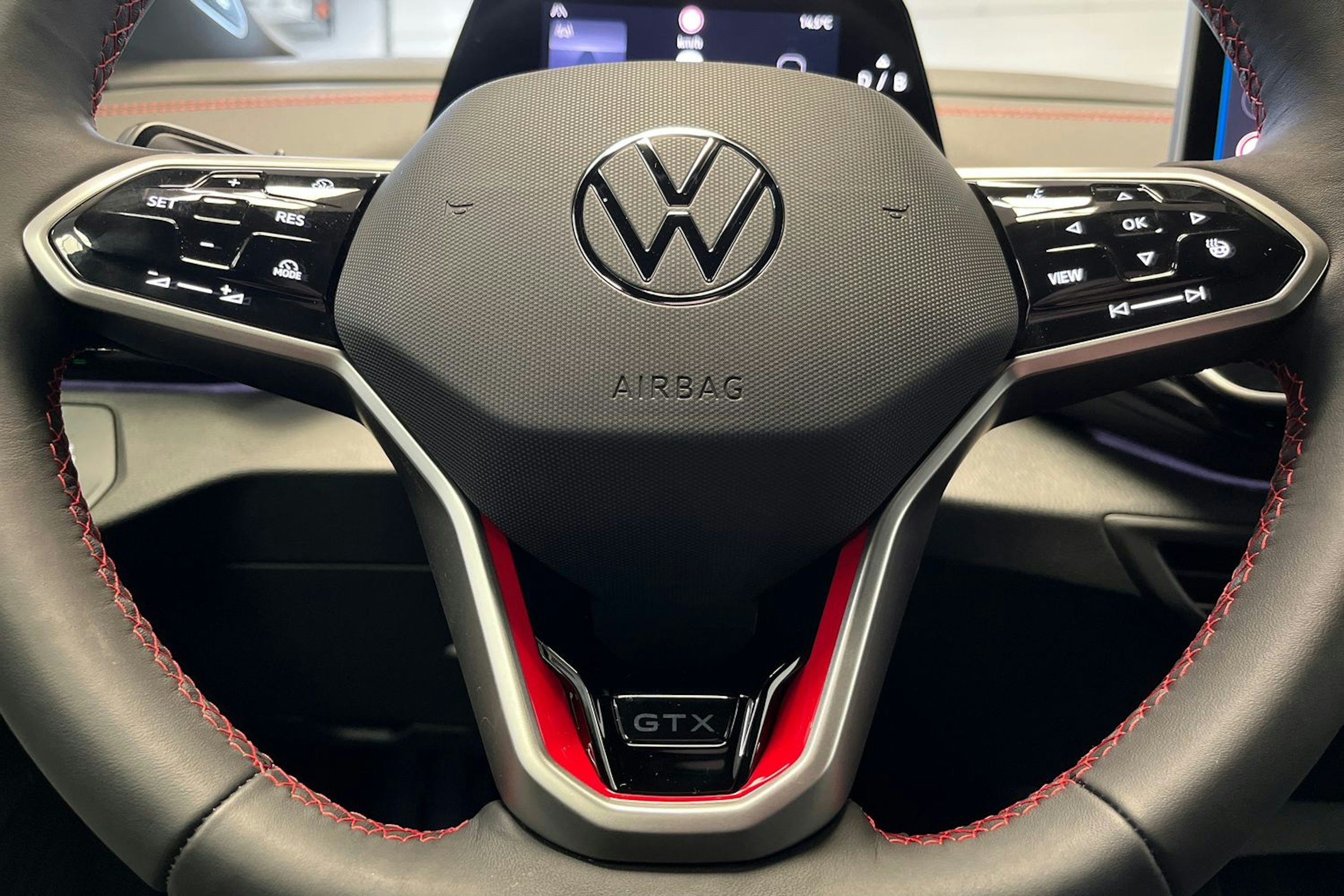 punainen Volkswagen ID.4 2025 kuva 16.