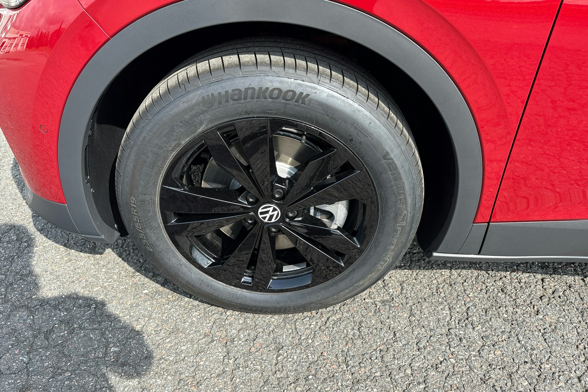 punainen Volkswagen ID.4 2025 kuva 9.
