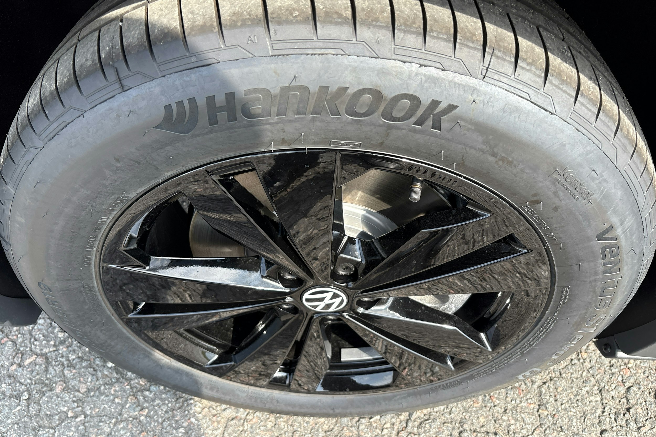 punainen Volkswagen ID.4 2025 kuva 10.