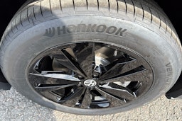 punainen Volkswagen ID.4 2025 kuva 10.