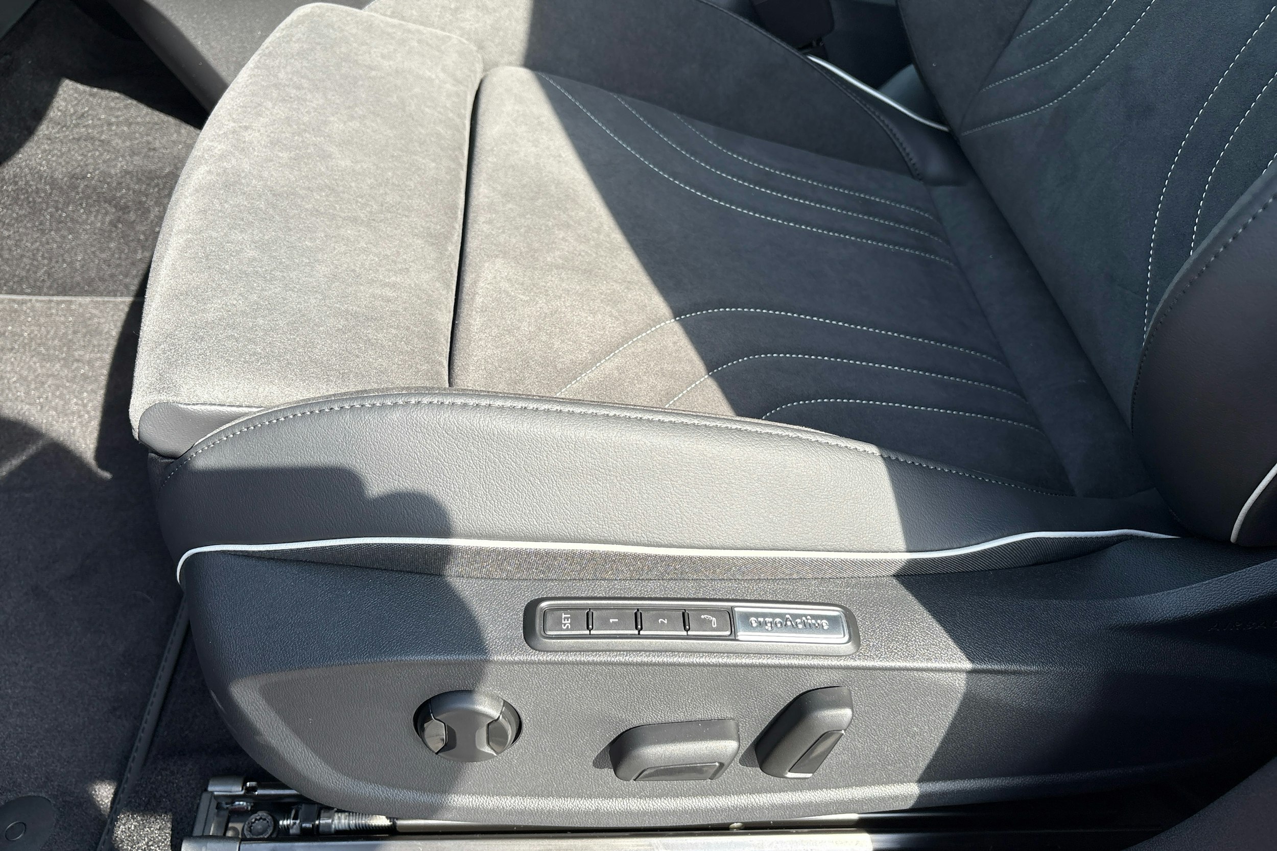 punainen Volkswagen ID.4 2025 kuva 13.